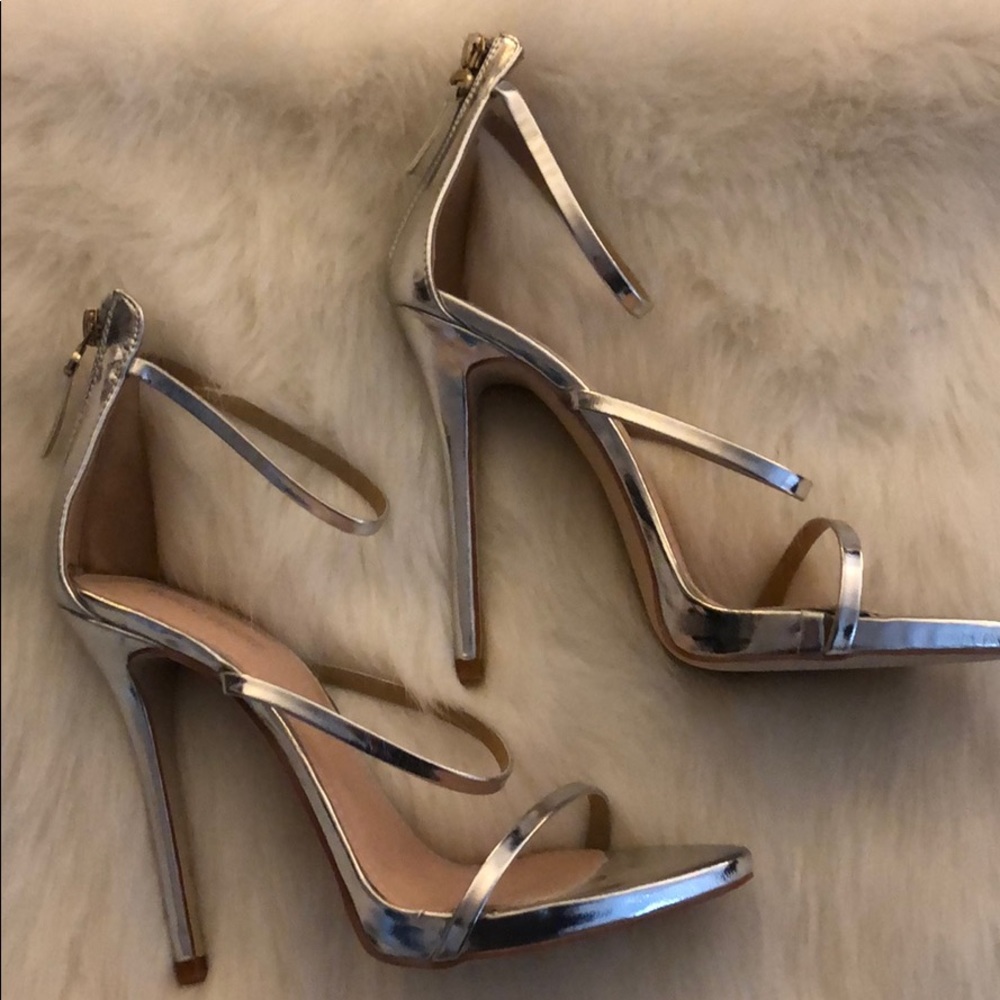 Silver heels - Picture 2 of 4
